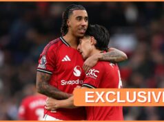 Lisandro Martinez z Man United hľadal prestup do Barcelony Lisandro Martinez oslavuje víťazstvo Manchestru United proti Fulhamu