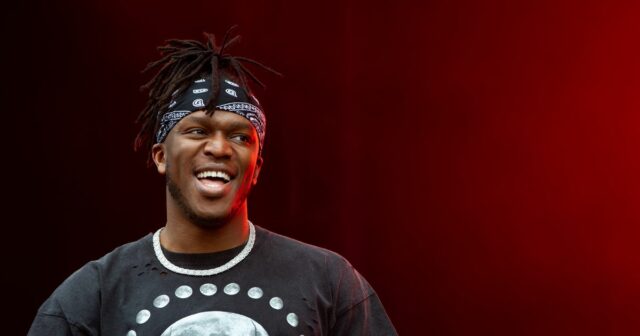 MANCHESTER, ANGLICKO – 12. SEPTEMBER: KSI vystupuje počas Parklife v Heaton Parku 12. septembra 2021 v Manchestri v Anglicku. (Foto: Shirlaine Forrest/WireImage)