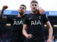 Liverpool a Man Utd povedali, prečo môžu dokončiť prestup Mickyho van de Vena Micky van de Ven oslavuje po strelení gólu Tottenhamu Hotspur
