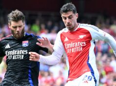 „Liverpool mi dal ponuku v deň uzávierky prestupu – ale odmietol som ju“ Kai Havertz z Arsenalu sa odvracia od Duje Caleta-Car z Lyonu počas predsezónneho zápasu medzi Arsenalom a Olympique Lyonnais na Emirates Stadium