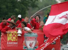 Liverpool podpísal na bezplatné prestupy víťaza Ligy majstrov a 183-gólovú klubovú legendu Tréner Liverpoolu Rafael Benitez a Robbie Fowler