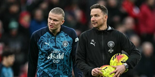 Liverpool vs Manchester City – Premier League NAŽIVO: Najnovšie skóre, tím a aktualizácie, keď Arne Slot menuje nezmenenú stranu z výprasku Newcastlu, keď Marc Guehi začína proti svojim bývalým nápadníkom pre hostí
