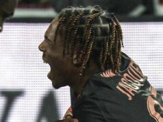 Liverpoolská posila Jeremy Jacquet kričí v agónii, keď eso s 60 miliónmi libier vynútené zranenie Jeremy Jacquet vykríkol od bolesti, keď utrpel zranenie