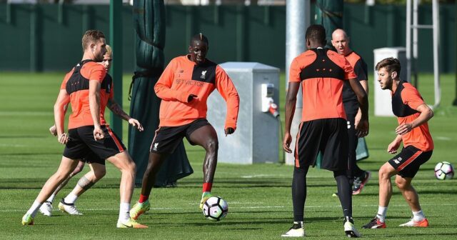 Mamadou Sakho z FC Liverpool počas štvrťfinálového zápasu Európskej ligy UEFA medzi Borussiou Dortmund a Liverpoolom 7. apríla 2016 na štadióne Signal Iduna Park v Dortmunde v Nemecku. (Foto: VI Images cez Getty Images)