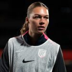 Ellen White, Jen Beattie a Ben Haines