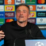 Luis Enrique, manažér Paríža Saint-Germain, hovorí pre médiá na pozápasovej tlačovej konferencii po druhom zápase play-off Ligy majstrov UEFA 2025/26 medzi Paris Saint-Germain a AS Monaco v Parc des Princes 25. februára 2026 v Paríži vo Francúzsku.