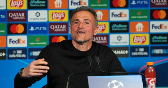 Luis Enrique, manažér Paríža Saint-Germain, hovorí pre médiá na pozápasovej tlačovej konferencii po druhom zápase play-off Ligy majstrov UEFA 2025/26 medzi Paris Saint-Germain a AS Monaco v Parc des Princes 25. februára 2026 v Paríži vo Francúzsku.