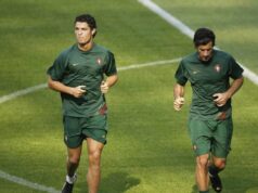 Luis Figo rýchlo opravil hostiteľa, že „hral“ s Cristianom Ronaldom na Euro 2004 Luis Figo rýchlo opravil hostiteľa, že „hral“ s Cristianom Ronaldom na Euro 2004