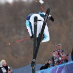 Haipeng Sheng videl, ako mu počas kvalifikácie na U-rampa freeski vyletel telefón z vrecka