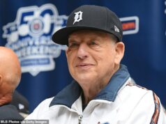 MVP Svetovej série a bejzbalová legenda Detroitu Mickey Lolich zomrel vo veku 85 rokov: Pocty sa hrnú pre trojnásobného All-Star Mickey Lolich je zobrazený počas relácie otázok a odpovedí Tigers v septembri 2018