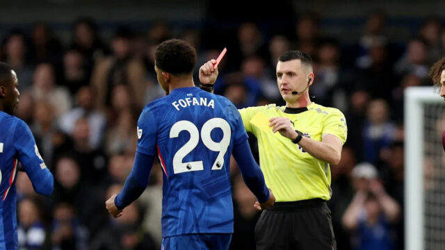 Graf znázorňujúci priemerný vek tímov tímov Premier League v rokoch 2025-26 s Chelsea na čele s 23,4 a Fulhamom na spodku s 28,1