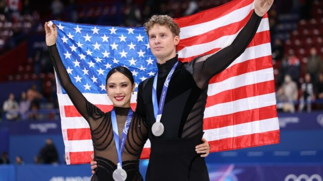 Madison Chock, Evan Bates odpovedajú na otázky hodnotenia olympijských tancov na ľade
