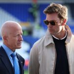 Majiteľ Birmingham City Tom Wagner (vľavo, s Tomom Bradym, vpravo) utrpel mozgovú príhodu