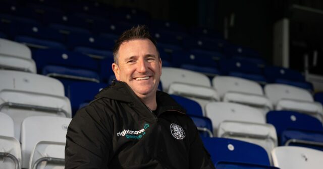 Majiteľ Macclesfield ich kúpil na Rightmove po tom, čo „skoro Majiteľ FC Macclesfield Rob Smethurst