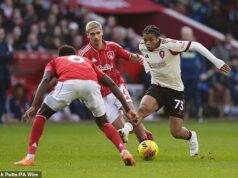 Mám dôkaz, že Rio Ngumoha je kreatívna iskra, ktorú Liverpool zúfalo potrebuje – teraz ho musí Arne Slot dostať do základnej zostavy, píše LEWIS STEELE Niekedy je ľahké zabudnúť, že Rio Ngumoha má ešte šesť mesiacov do dovŕšenia 18 rokov, najmä keď ho vidíte tancovať okolo obrancov