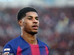 Man United uzavrel plán Barcelony na zníženie poplatku za prestup Marcusa Rashforda vo výške 26 miliónov libier a požadoval plnú platbu za jeho predaj Man United nemá v úmysle znovu vyjednávať s Barcelonou honorár pre Marcusa Rashforda