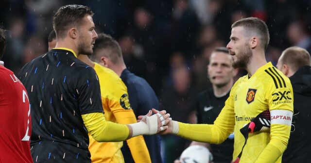 David de Gea a Jack Butland z Manchestru United oslavujú po semifinálovom zápase Emirates FA Cup medzi Brighton & Hove Albion a Manchestrom United na štadióne Wembley 23. apríla 2023