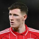 NOTTINGHAM, ANGLICKO – 26. FEBRUÁRA: Elliot Anderson z Nottingham Forest počas zápasu vyraďovacej časti play-off Európskej ligy UEFA 2025/26 medzi Nottingham Forest FC a Fenerbahce SK na City Ground 26. februára 2026 v anglickom Nottinghame. (Foto Gareth Copley/Getty Images)