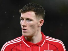 Man Utd sa stretne s tvrdými rivalmi z Man City v boji o prestup Elliota Andersona NOTTINGHAM, ANGLICKO – 26. FEBRUÁRA: Elliot Anderson z Nottingham Forest počas zápasu vyraďovacej časti play-off Európskej ligy UEFA 2025/26 medzi Nottingham Forest FC a Fenerbahce SK na City Ground 26. februára 2026 v anglickom Nottinghame. (Foto Gareth Copley/Getty Images)