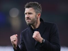 Man Utd vydal verdikt o prestupe, keď hráč, ktorý Michael Carrick miluje, reaguje na odkazy Hlavný tréner Middlesbrough Michael Carrick oslavuje s Haydenom Hackneym