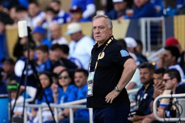 Manažér najmenšieho národa, ktorý sa kvalifikoval na majstrovstvá sveta, rezignuje Fred Rutten bol vymenovaný za nástupcu Advocaat (AP)