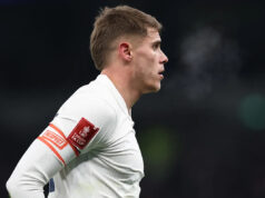 Manchester United je uzavretý v trojstrannej bitke o tohto obrancu Tottenhamu: slušná možnosť pre Carricka? Download app from appStore