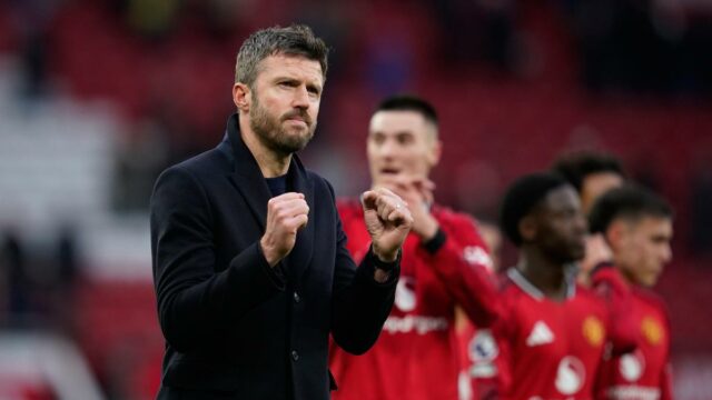 Manchester United sa nemôže ponáhľať s menovaním ďalšieho manažéra: Carricka
