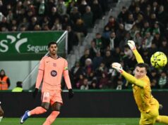 Marcus Rashford dal ďalší náznak Barcelony, keďže sa čaká na rozhodnutie o prestupe z Man Utd Marcus Rashford sa pokúša skórovať lobom.