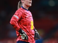 Marp Earps objasňuje postoj k vypadnutiu Anglicka po tom, čo ju ohromila kritika kníh Kniha Mary Earps spochybňovala rozhodovanie Sariny Wiegmanovej