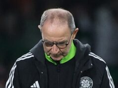 Martin O’Neill nemal prevziať prácu Keltov… najmä keď nikto nevedie klub zhora, trvá na tom Stiliyan Petrov O'Neill vyzerá zhrozene po tom, čo jeho tím Celtic minulý týždeň ľahko porazil Stuttgart