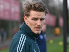 Martin Odegaard reaguje na nervy fanúšikov Arsenalu vyzývavým odkazom na titul Premier League Martin Odegaard z Arsenalu počas tréningu