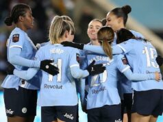 ‚Marvellous‘ Man City nastavil štandard WSL vo veľkom víťazstve Lauren Hemp so svojou trofejou Player of the Match