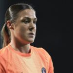 Mary Earpsová nakoniec ustúpila po tom, čo ju poškodila Sarina Wiegman v rade levíc|Futbal|Športová aktivita
