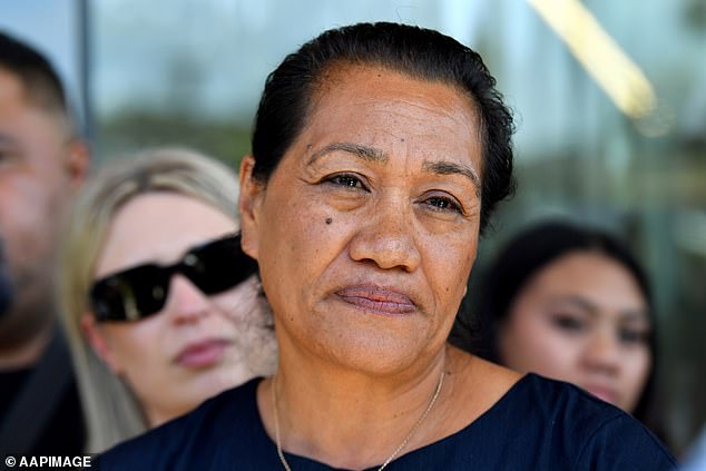 Matka vychádzajúcej hviezdy NRL Keitha Titmussa potvrdzuje, prečo jej rodina Lafo Titmuss, matka Keitha Titmussa, hovorí, že jej syn by mal byť stále nažive, pretože ona hľadá „spravodlivosť pre našu rodinu“ tým, že podnikne právne kroky proti klubu NRL.