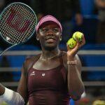 Mboko šokuje Rybakina, keď Swiatek prehrá so Sakkari