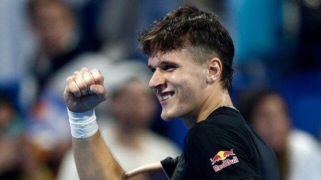 Mensik nahneval Sinnera, aby sa dostal do semifinále Kataru Mensik nahneval Sinnera, aby sa dostal do semifinále Kataru