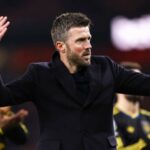 Michael Carrick je podporovaný piatimi staršími hráčmi Man United pre trvalú úlohu