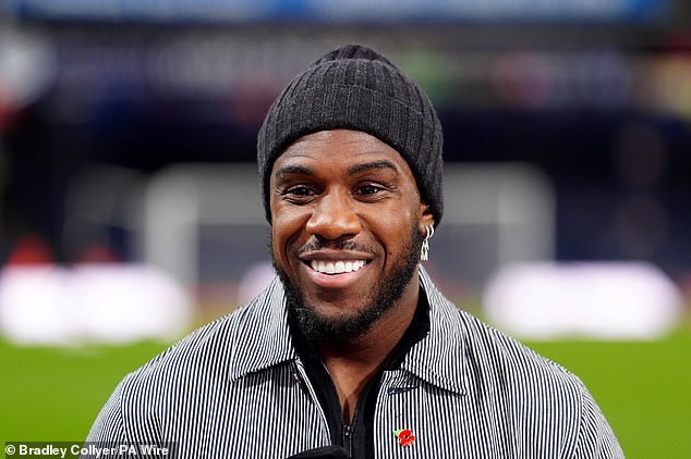 Michail Antonio trénuje s klubom Championship a rokuje o dohode Michail Antonio túto sezónu pracuje ako odborník pre TNT Sports