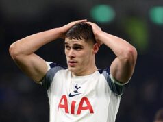 Micky van de Ven volá štyroch hráčov Tottenhamu v brutálnom rozhovore Micky van de Ven z Tottenhamu Hotspur počas februárového zápasu Premier League medzi Tottenhamom Hotspur a Arsenalom na štadióne Tottenhamu Hotspur...