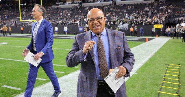 Mike Tirico z NBC pripravený na svoj olympijský výkon v Super Bowle

