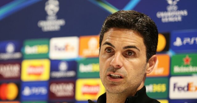 Mikel Arteta na tlačovej konferencii v roku 2025