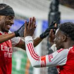 Bukayo Saka a Noni Madueke hrali na ihrisku súčasne pri víťazstve Arsenalu nad Wiganom Athletic v FA Cupe