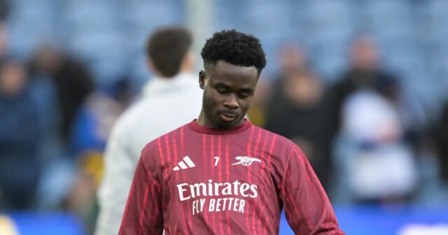 Bukayo Saka počas rozcvičky. 