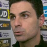 Mikel Arteta mieri prstom, keď sú celebrity zo skupiny Toolbox mimoriadne oslovované vs Wolves|Futbal|Športová aktivita