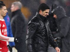 Mikel Arteta povzbudil, aby poslal hviezdy Arsenalu na PLÁŽ, keď bude správa Tottenhamu padať WOLVERHAMPTON, ANGLICKO - 18. FEBRUÁRA: Mikel Arteta, manažér Arsenalu, reaguje na remízu v zápase Premier League medzi Wolverhampton Wanderers a Arsenal v Molineux 18. februára 2026 v anglickom Wolverhamptone. (Foto: Michael Regan/Getty Images)