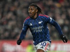 Mikel Arteta vysvetľuje striedanie Eberechiho Ezeho po polčase, keď Arsenal remizoval v Brentforde (Arsenal FC cez Getty Images)