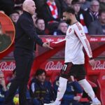 Mohamed Salah sarkasticky reaguje na striedanie Arneho Slotu pri remíze Liverpoolu