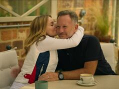 Moment pri kuchynskom stole, ktorý manžel Geri Halliwellovej Christian Horner povedal, že bol prepustený, je odhalený v Drive to Survive od Netflixu – predtým, ako ho potom nazve „t**t“ za jeho vyčíňanie. Christiana Hornera utešovala jeho manželka Geri Halliwellová po jeho šokovom prepustení Red Bullu