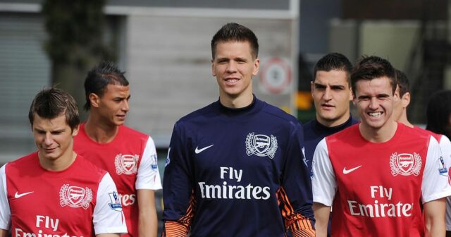 Wojciech Szczesny so spoluhráčmi z Arsenalu