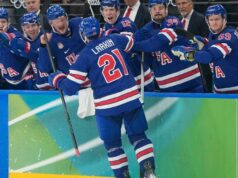 Muži USA porazili Švédsko v predĺžení, postúpili do olympijského hokejového semifinále Muži USA porazili Švédsko v predĺžení, postúpili do olympijského hokejového semifinále